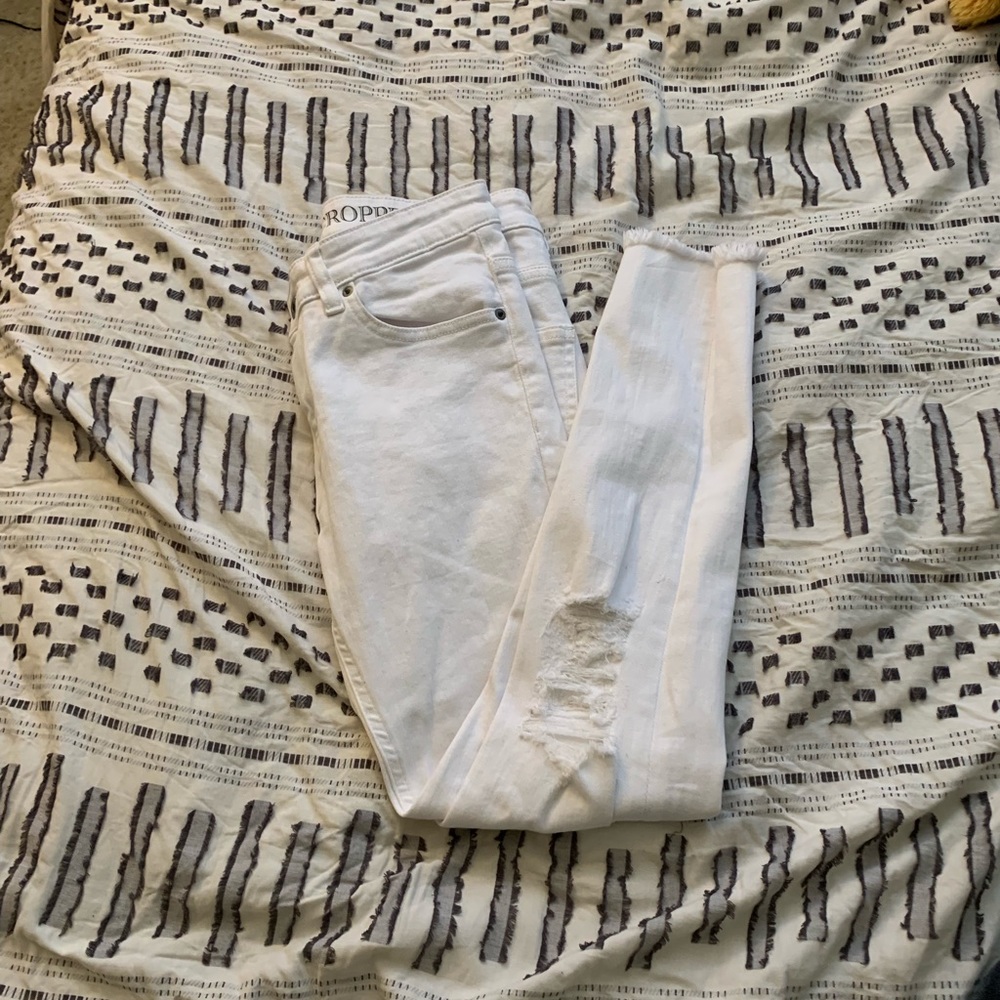 White cropped super skinny jeans